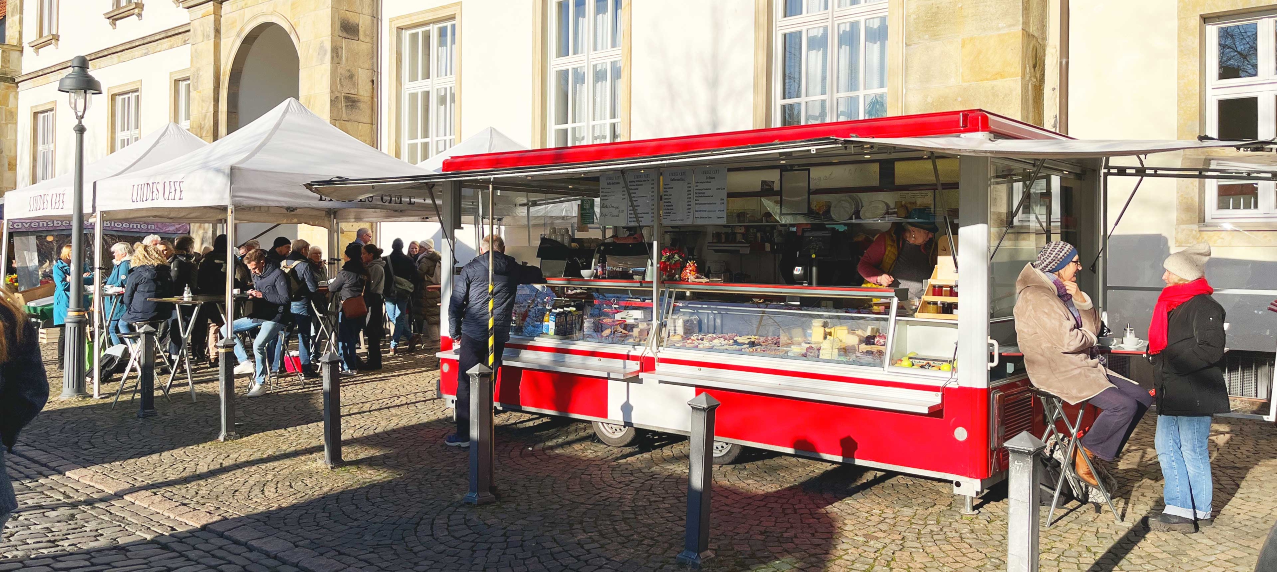 Madus Cafe Wochenmarkt Osnabrück Totale